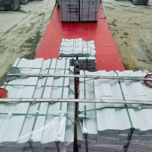 深圳 芝麻白仿形加直形路沿石出货日常