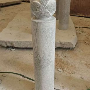 深圳 芝麻白花岗岩石材挡车石柱、停车柱、圆柱挡车柱、方柱挡车柱等