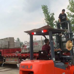 深圳 黄金麻冰裂纹，地铺石装车