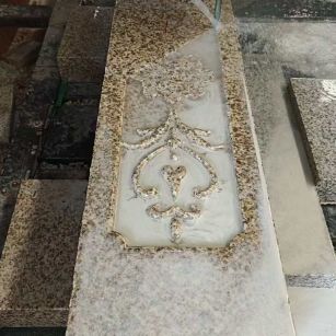 深圳 黄金麻花岗岩异形加工雕刻栏杆大柱