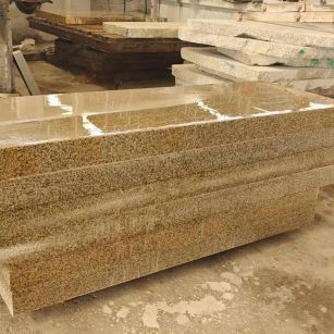 深圳 黄金麻栏杆料半成品加工中