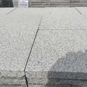 深圳 白麻花岗岩石材推荐 荔枝面地铺石