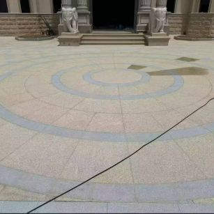 深圳 黄金麻芝麻灰花岗岩石材地铺拼接效果