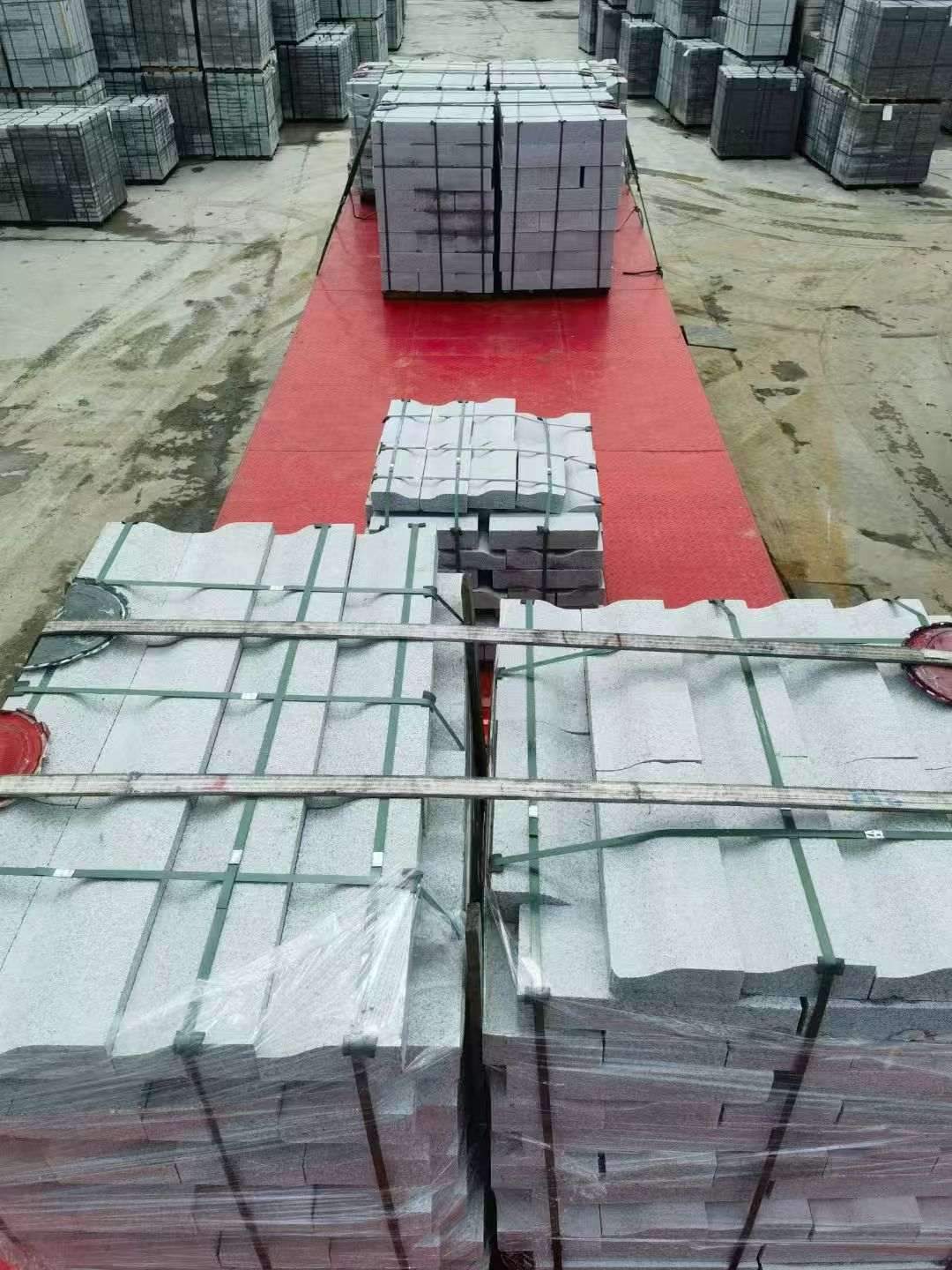 深圳 芝麻白仿形加直形路沿石出货日常