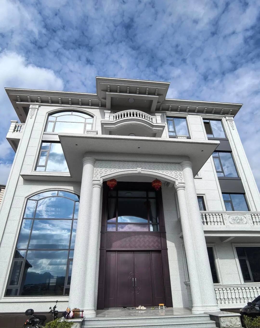 深圳白麻别墅外墙干挂石材效果示例