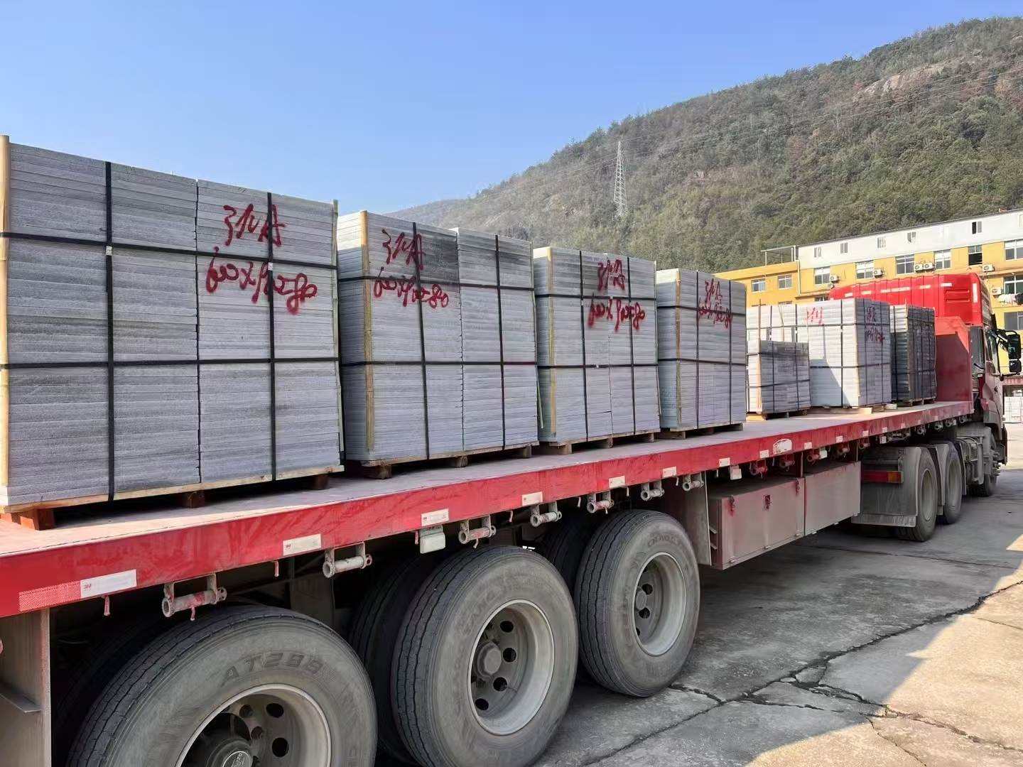 深圳 芝麻灰地铺石出货日常