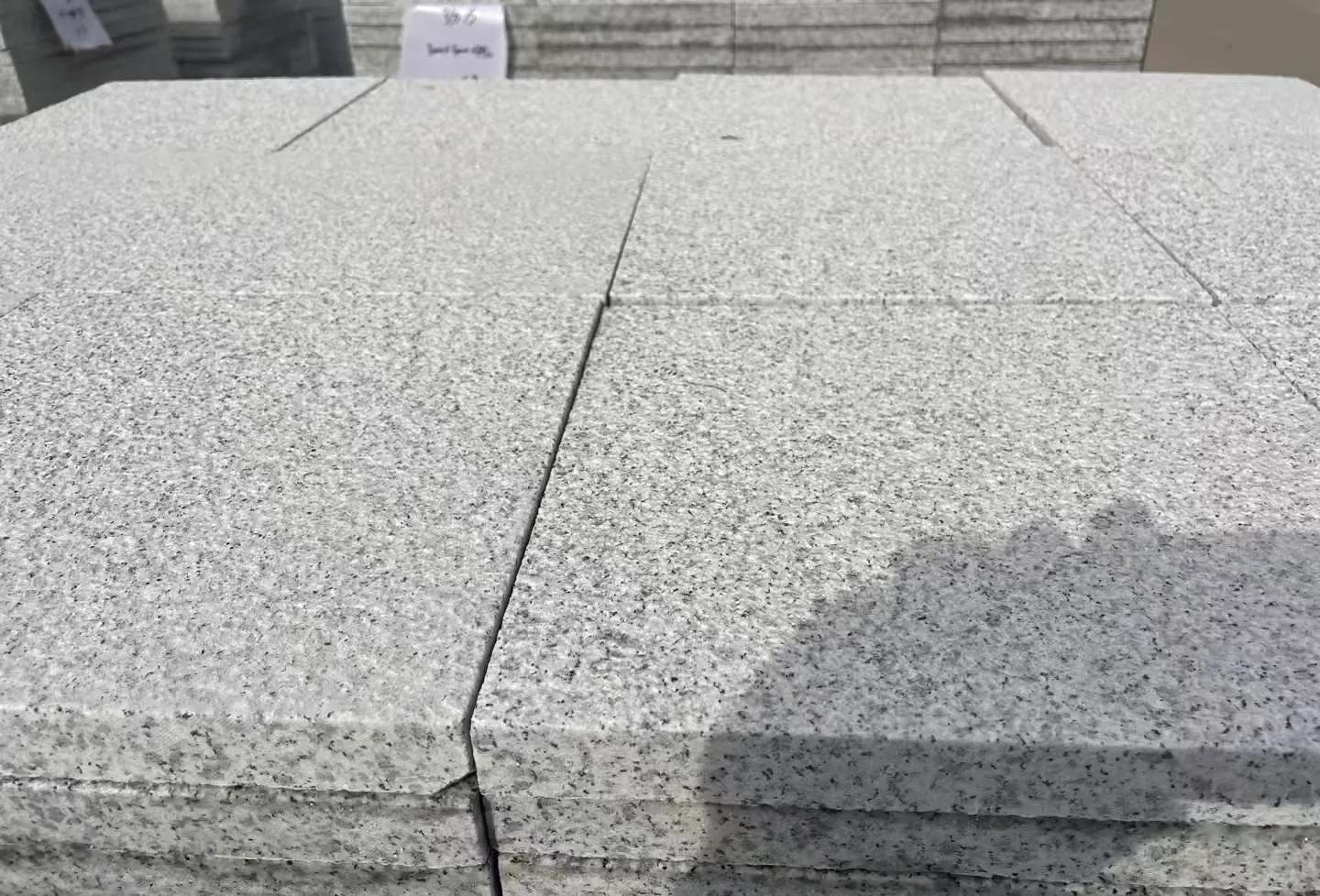 深圳 白麻花岗岩石材推荐 荔枝面地铺石