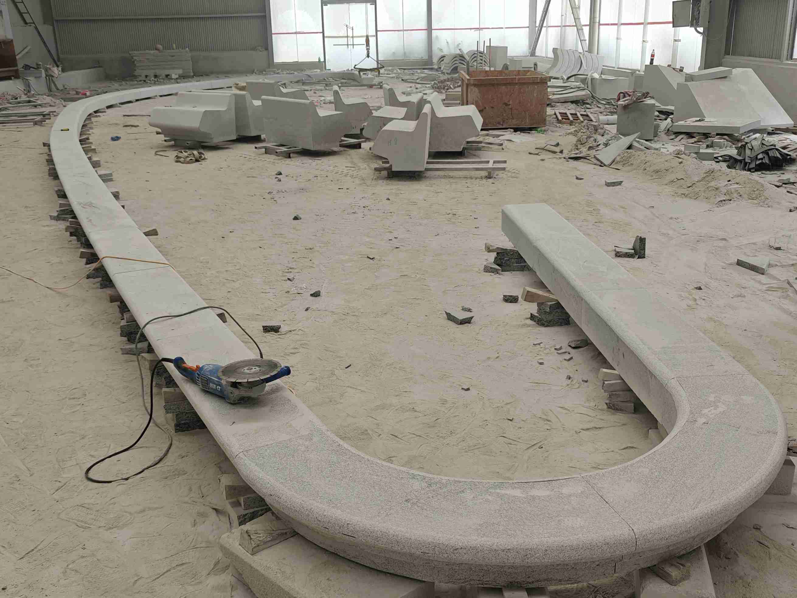 深圳 芝麻白花岗岩弧形花坛石，坐凳石