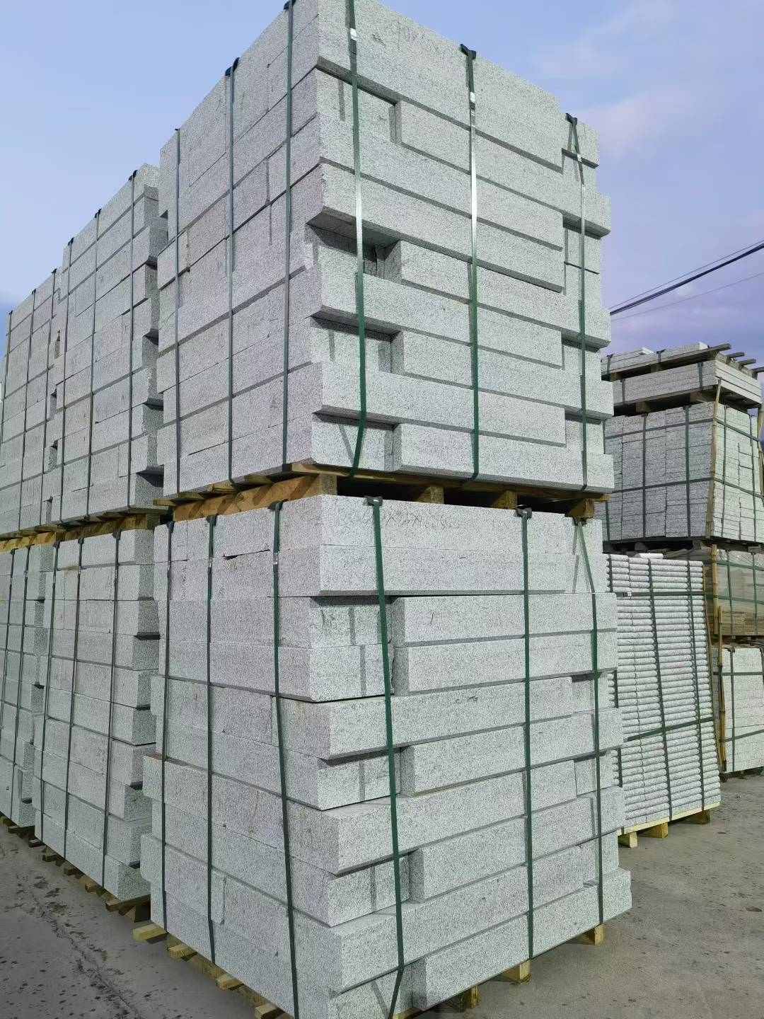 深圳 芝麻白花岗岩路沿石，路缘石，路肩石，道牙，立缘石，马路牙子，街沿石，侧石等