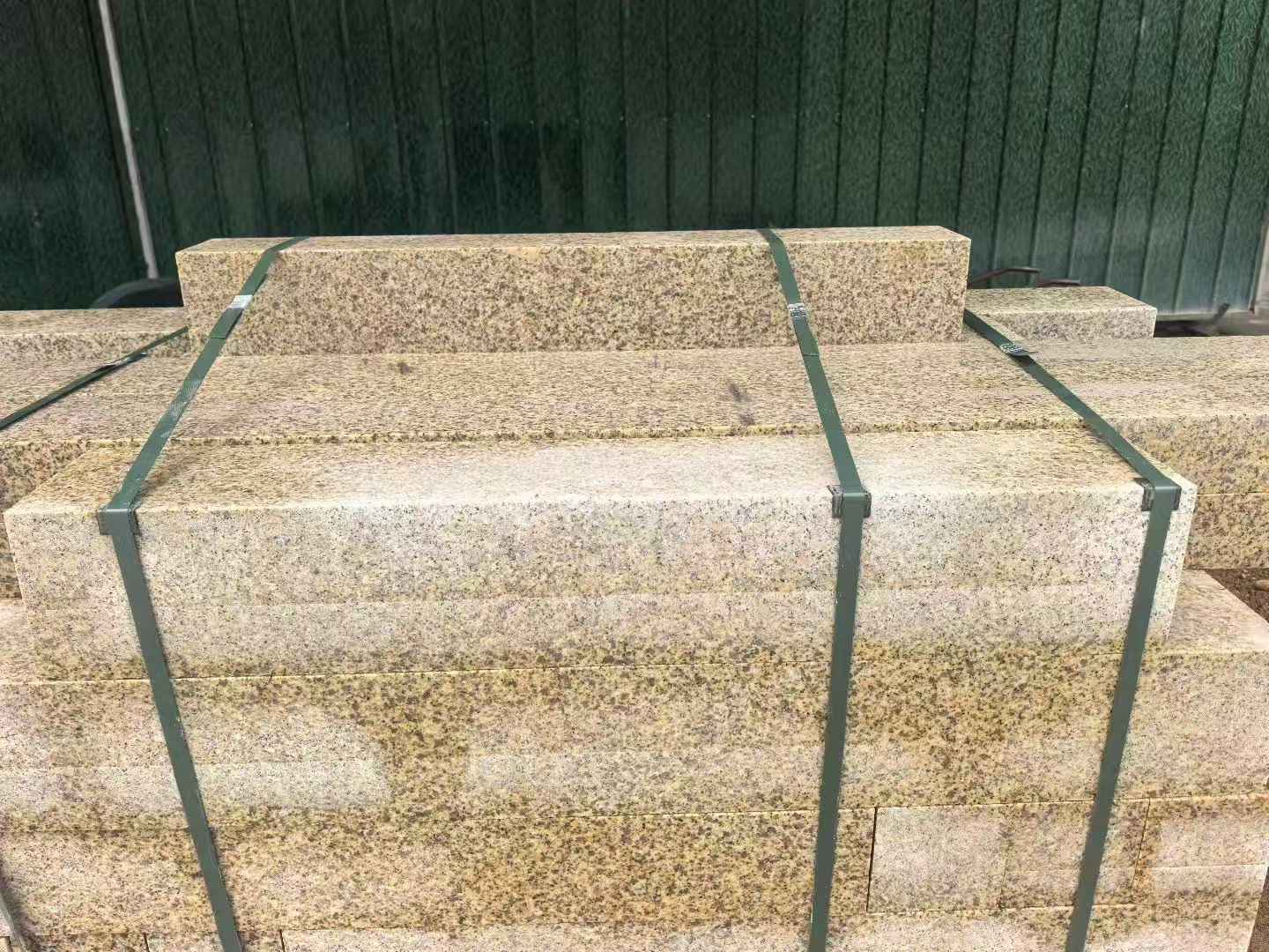 深圳 黄金麻花岗岩石材机切面栏杆料半成品