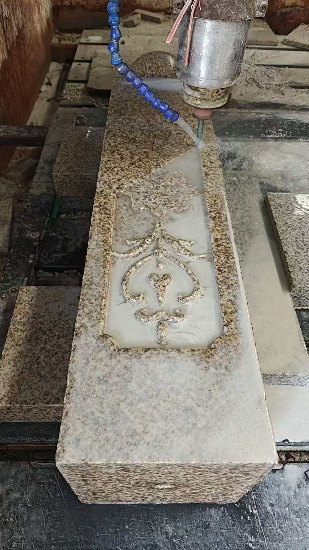 深圳 黄金麻花岗岩异形加工雕刻栏杆大柱