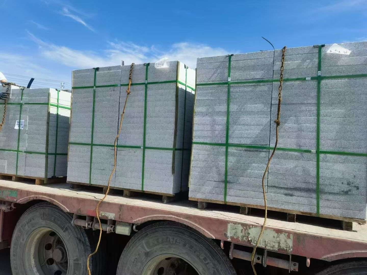 深圳 芝麻白花岗岩地铺石装车日常