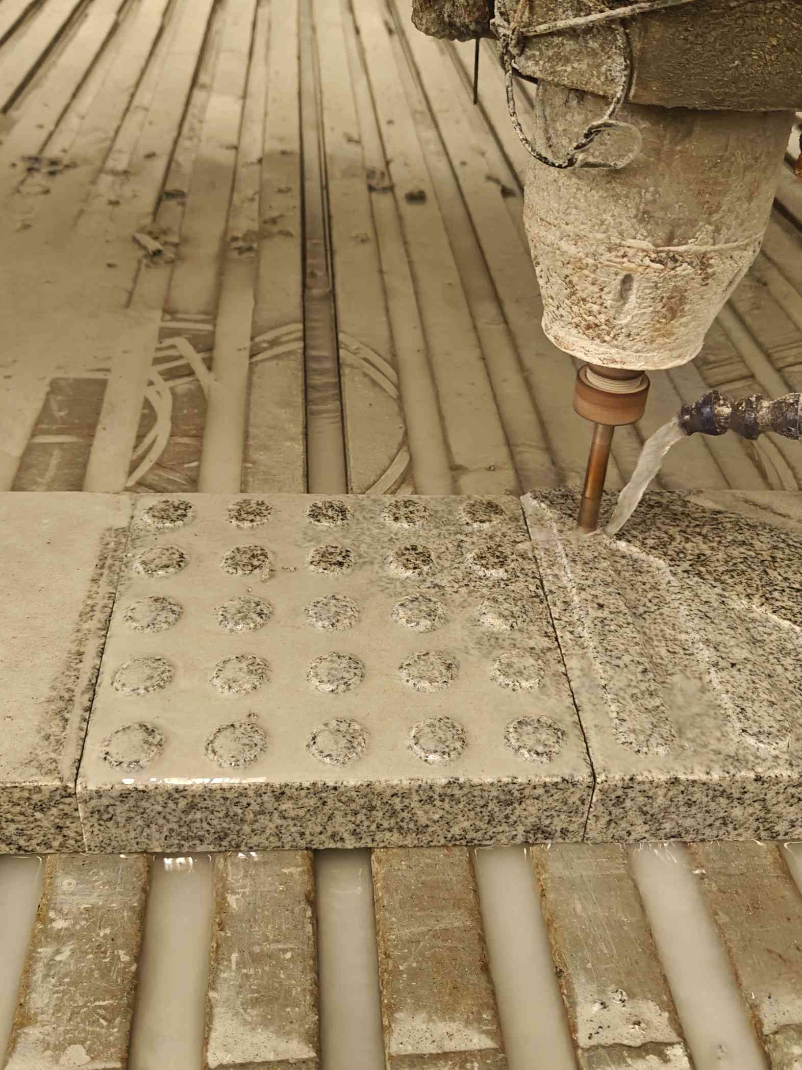 深圳 芝麻白花岗岩石材盲人石、盲道石、盲点石