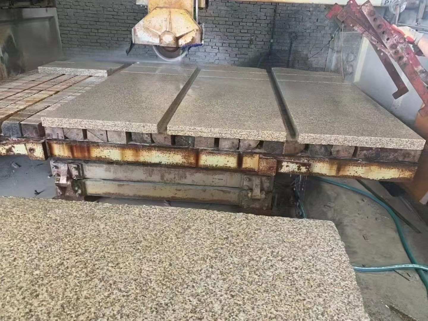 深圳 黄金麻荔枝面成品板加工