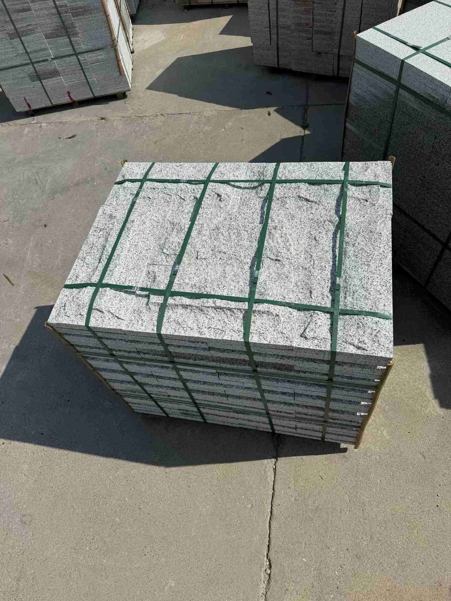 深圳 白麻花岗岩石材自然面蘑菇石成品