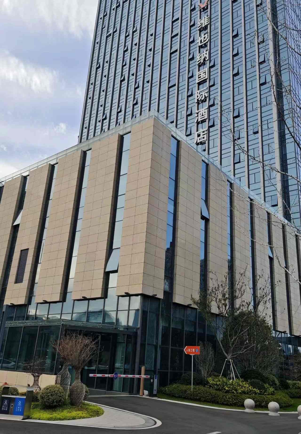 深圳 黄金麻花岗岩外墙干挂