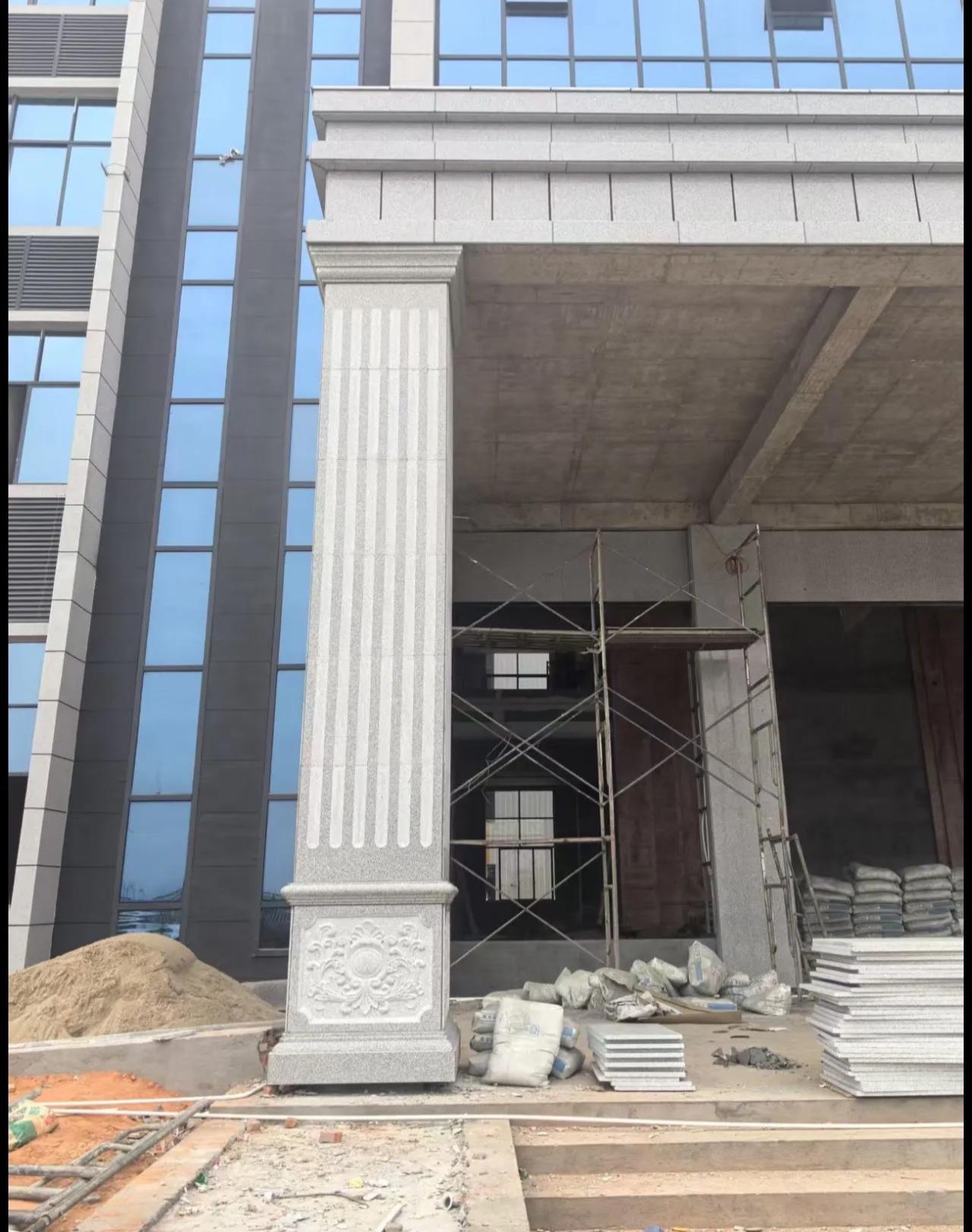 深圳 芝麻白光面花岗岩门楼大柱（罗马柱）配雕花底座