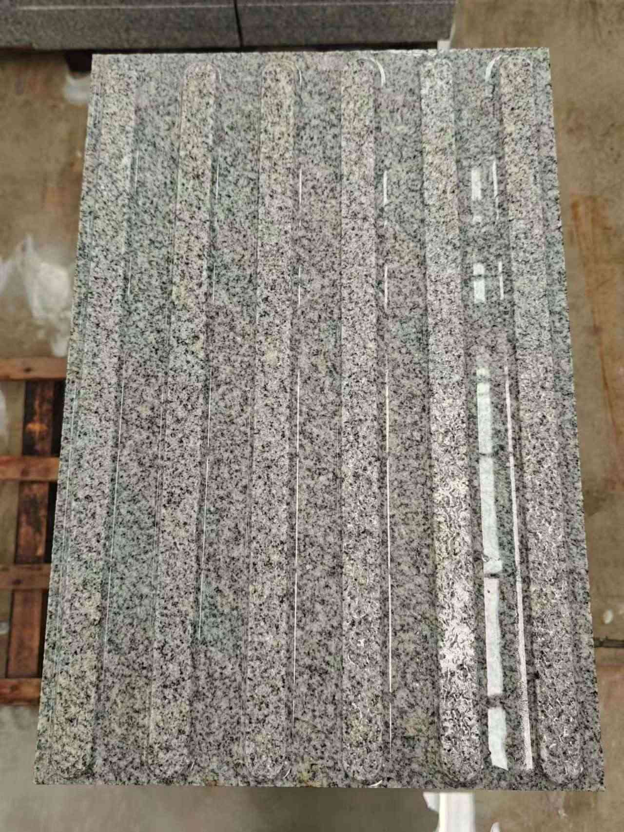 深圳 芝麻白花岗岩荔枝面雕刻盲道，盲条