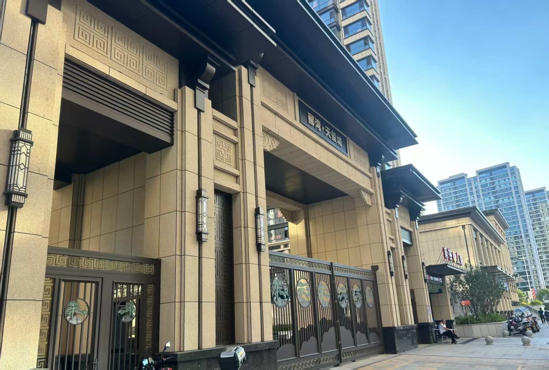 深圳 黄金麻花岗岩荔枝面小区门楼外墙干挂