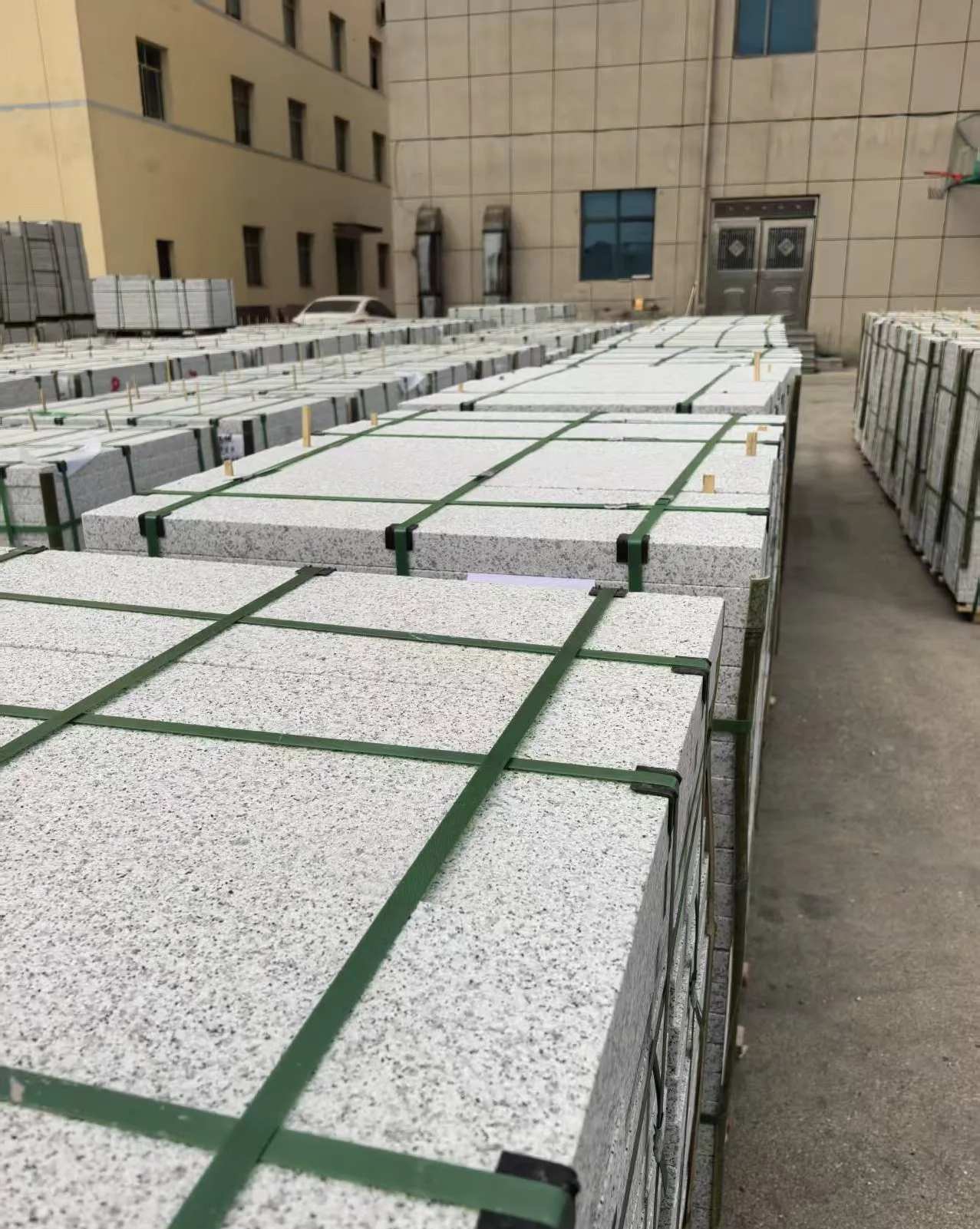 深圳 白麻花岗岩5.0公分荔枝面地铺石