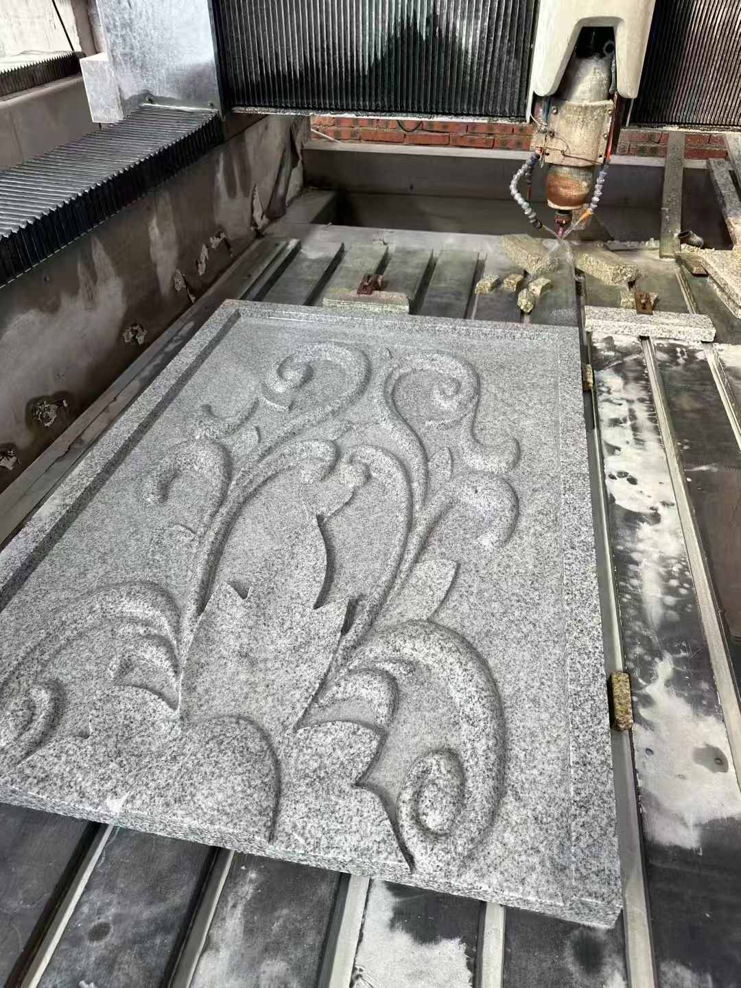 深圳 白麻别墅干挂雕花板