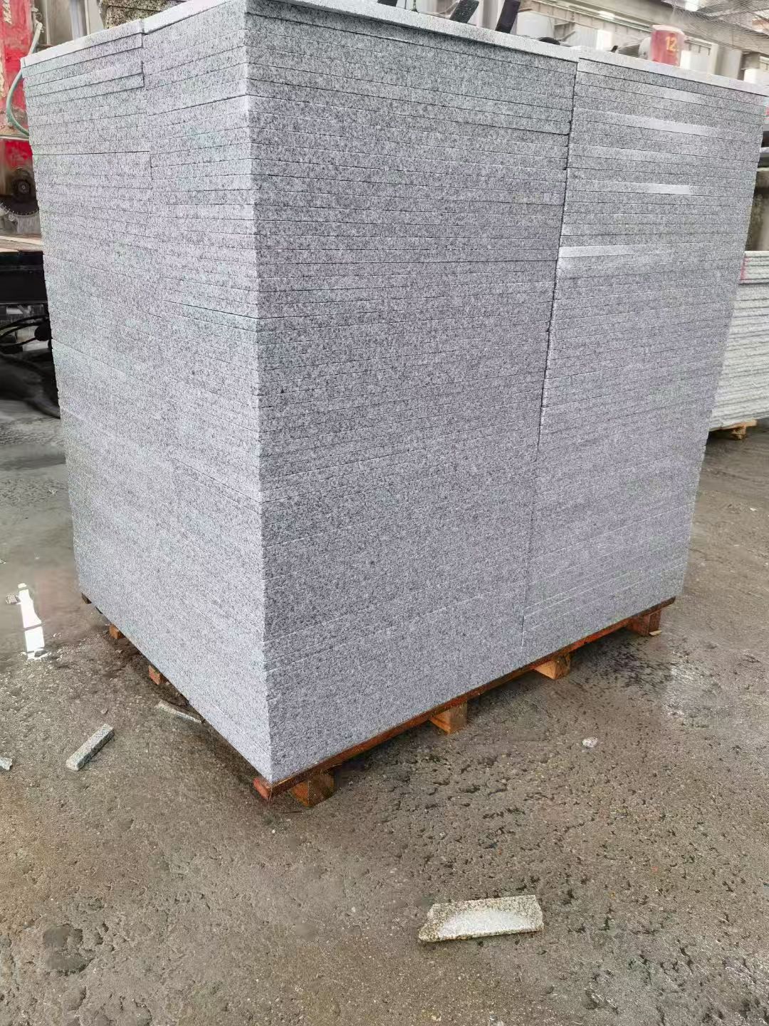 深圳 芝麻白火烧面1.8厚300*600地铺石，尺寸标准，厚薄均匀