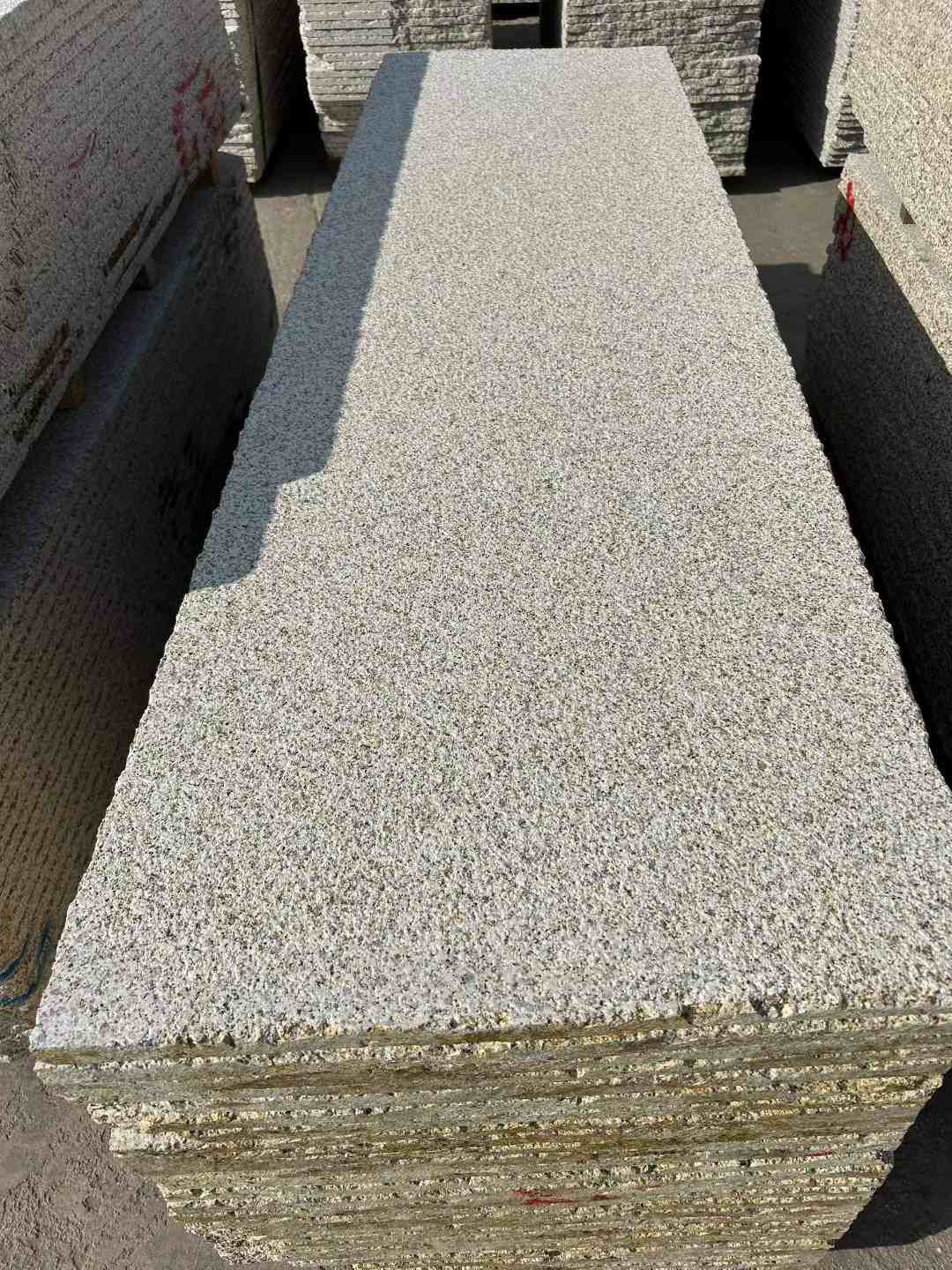 深圳 黄金麻花岗岩荔枝面毛板，半成品