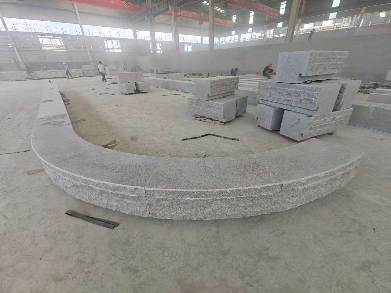 深圳 芝麻白异形坐凳，自然面光面弧形加工