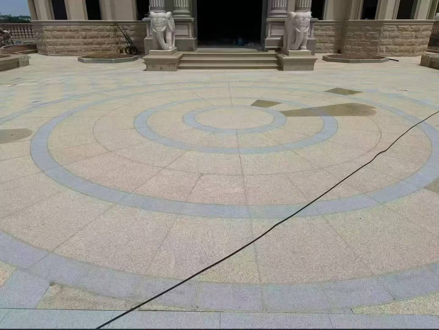 深圳 黄金麻芝麻灰花岗岩石材地铺拼接效果